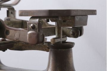 アンティーク雑貨　イギリスアンティーク　古いアイアンスケール(はかり)