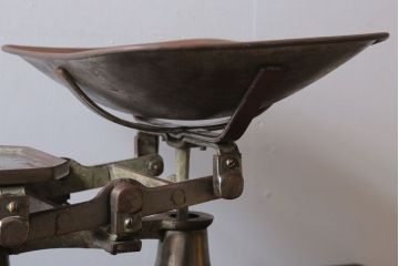 アンティーク雑貨　イギリスアンティーク　古いアイアンスケール(はかり)