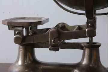 アンティーク雑貨　イギリスアンティーク　古いアイアンスケール(はかり)