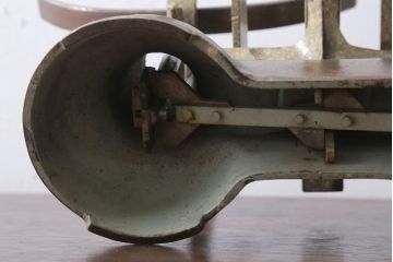 アンティーク雑貨　イギリスアンティーク　古いアイアンスケール(はかり)