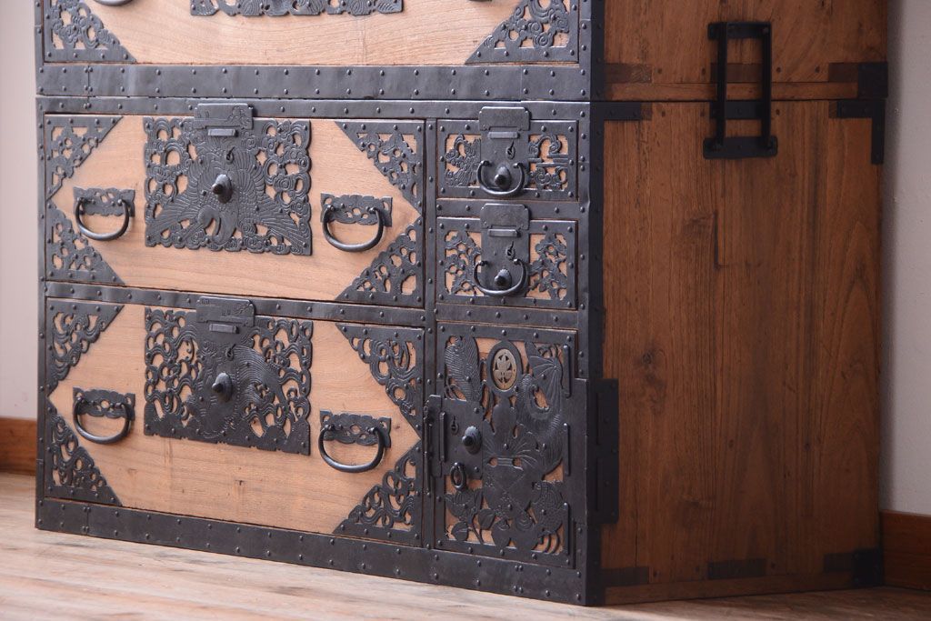 アンティーク家具　古民具・骨董　明治〜大正期　高級品!美しい金具の上質な重ね総桐佐渡箪笥(桐箪笥、桐たんす)