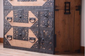 アンティーク家具　古民具・骨董　明治〜大正期　高級品!美しい金具の上質な重ね総桐佐渡箪笥(桐箪笥、桐たんす)