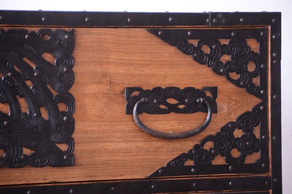 アンティーク家具　古民具・骨董　明治〜大正期　高級品!美しい金具の上質な重ね総桐佐渡箪笥(桐箪笥、桐たんす)