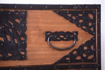 アンティーク家具　古民具・骨董　明治〜大正期　高級品!美しい金具の上質な重ね総桐佐渡箪笥(桐箪笥、桐たんす)