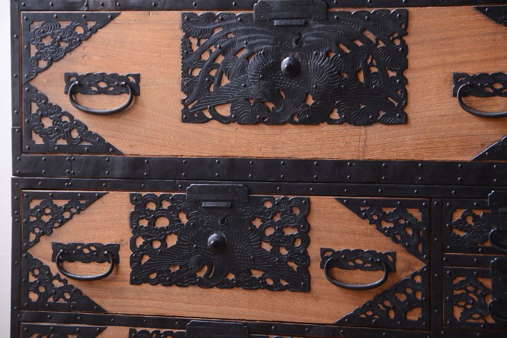 アンティーク家具　古民具・骨董　明治〜大正期　高級品!美しい金具の上質な重ね総桐佐渡箪笥(桐箪笥、桐たんす)