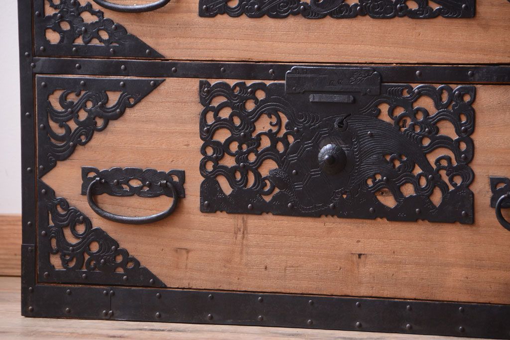 アンティーク家具　古民具・骨董　明治〜大正期　高級品!美しい金具の上質な重ね総桐佐渡箪笥(桐箪笥、桐たんす)