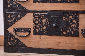 アンティーク家具　古民具・骨董　明治〜大正期　高級品!美しい金具の上質な重ね総桐佐渡箪笥(桐箪笥、桐たんす)