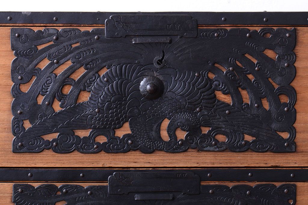 アンティーク家具　古民具・骨董　明治〜大正期　高級品!美しい金具の上質な重ね総桐佐渡箪笥(桐箪笥、桐たんす)