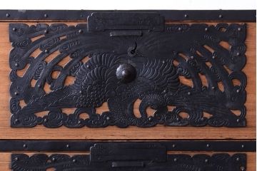 アンティーク家具　古民具・骨董　明治〜大正期　高級品!美しい金具の上質な重ね総桐佐渡箪笥(桐箪笥、桐たんす)