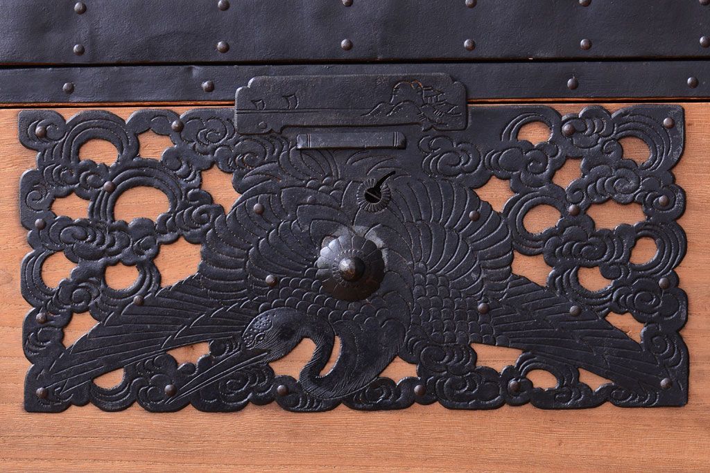 アンティーク家具　古民具・骨董　明治〜大正期　高級品!美しい金具の上質な重ね総桐佐渡箪笥(桐箪笥、桐たんす)