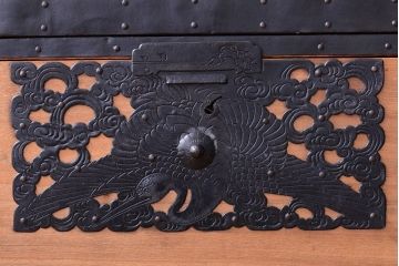 アンティーク家具　古民具・骨董　明治〜大正期　高級品!美しい金具の上質な重ね総桐佐渡箪笥(桐箪笥、桐たんす)