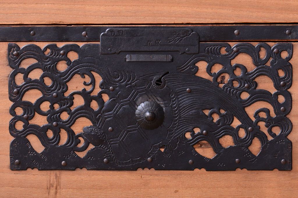 アンティーク家具　古民具・骨董　明治〜大正期　高級品!美しい金具の上質な重ね総桐佐渡箪笥(桐箪笥、桐たんす)