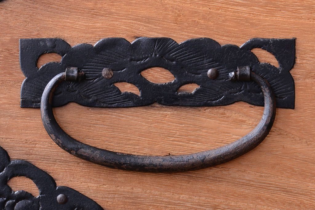 アンティーク家具　古民具・骨董　明治〜大正期　高級品!美しい金具の上質な重ね総桐佐渡箪笥(桐箪笥、桐たんす)