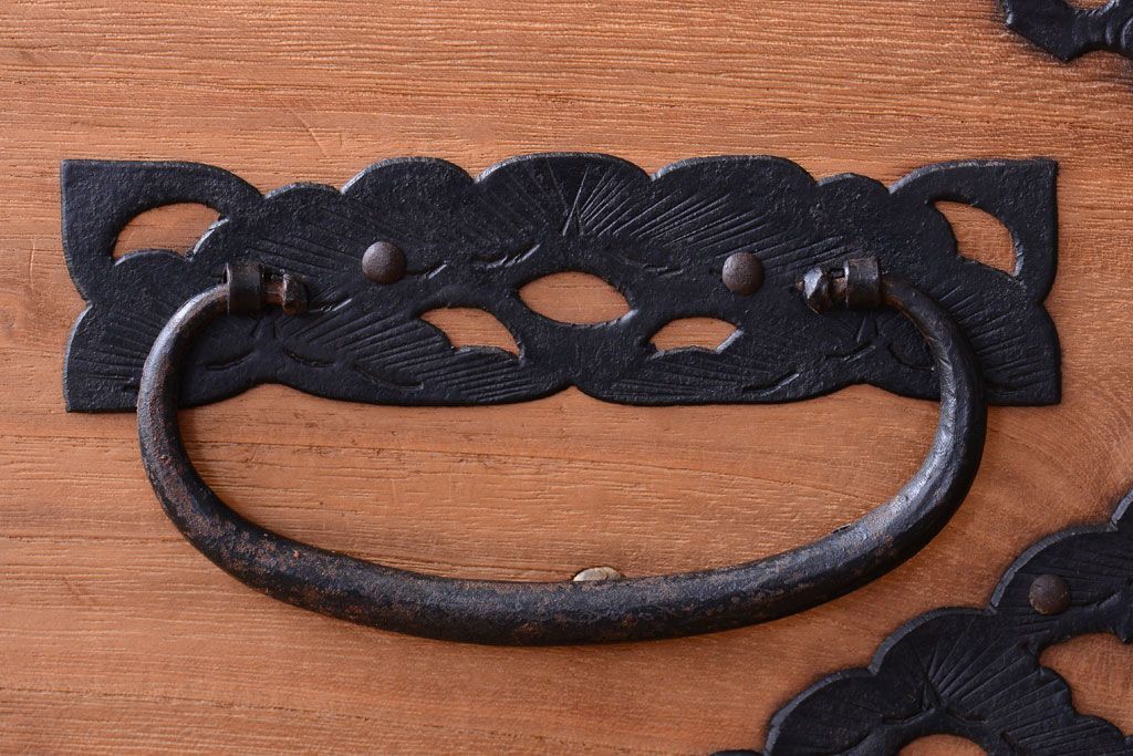 アンティーク家具　古民具・骨董　明治〜大正期　高級品!美しい金具の上質な重ね総桐佐渡箪笥(桐箪笥、桐たんす)