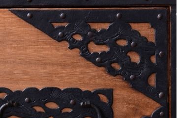 アンティーク家具　古民具・骨董　明治〜大正期　高級品!美しい金具の上質な重ね総桐佐渡箪笥(桐箪笥、桐たんす)