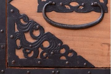 アンティーク家具　古民具・骨董　明治〜大正期　高級品!美しい金具の上質な重ね総桐佐渡箪笥(桐箪笥、桐たんす)