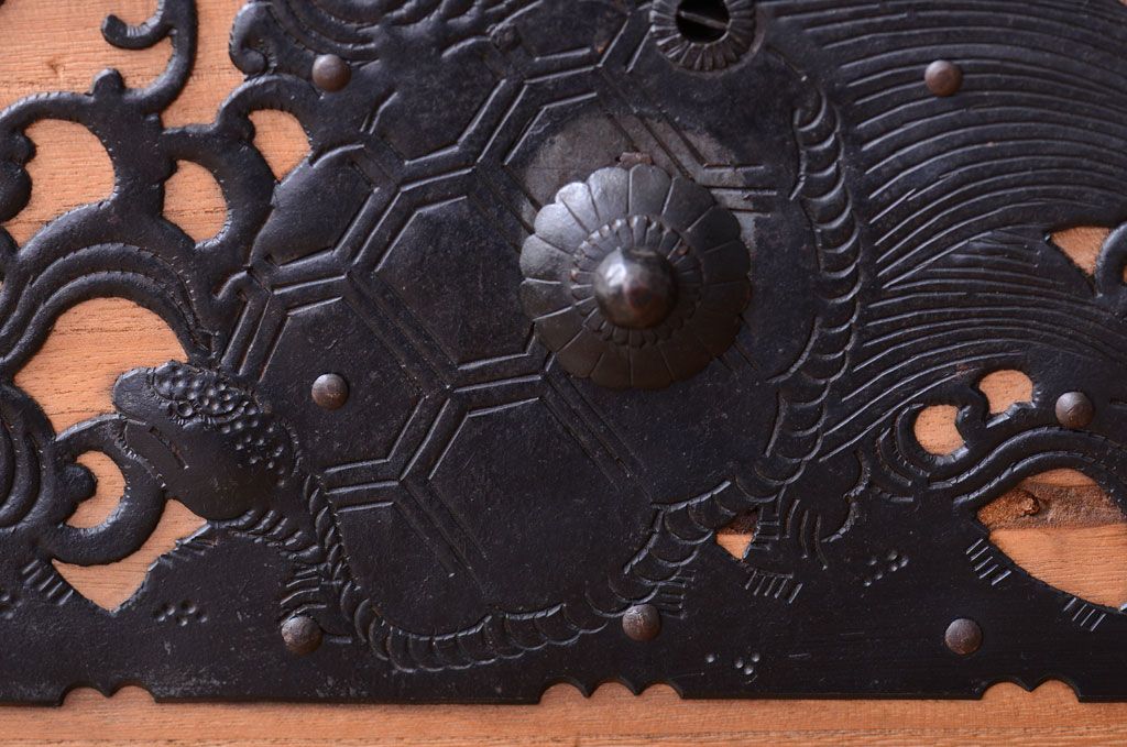 アンティーク家具　古民具・骨董　明治〜大正期　高級品!美しい金具の上質な重ね総桐佐渡箪笥(桐箪笥、桐たんす)