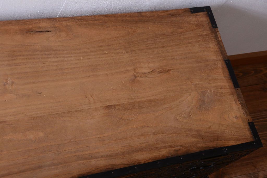 アンティーク家具　古民具・骨董　明治〜大正期　高級品!美しい金具の上質な重ね総桐佐渡箪笥(桐箪笥、桐たんす)