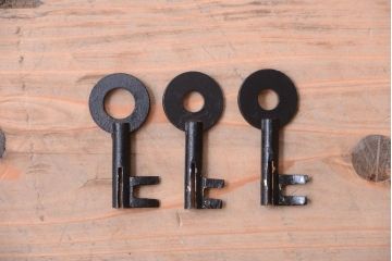 アンティーク家具　古民具・骨董　明治〜大正期　高級品!美しい金具の上質な重ね総桐佐渡箪笥(桐箪笥、桐たんす)