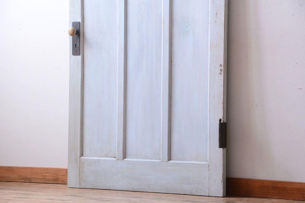 アンティークペイント　古いペンキのレトロなドア