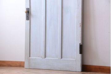 アンティークペイント　古いペンキのレトロなドア