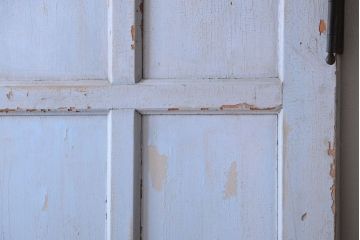 アンティークペイント　古いペンキのレトロなドア