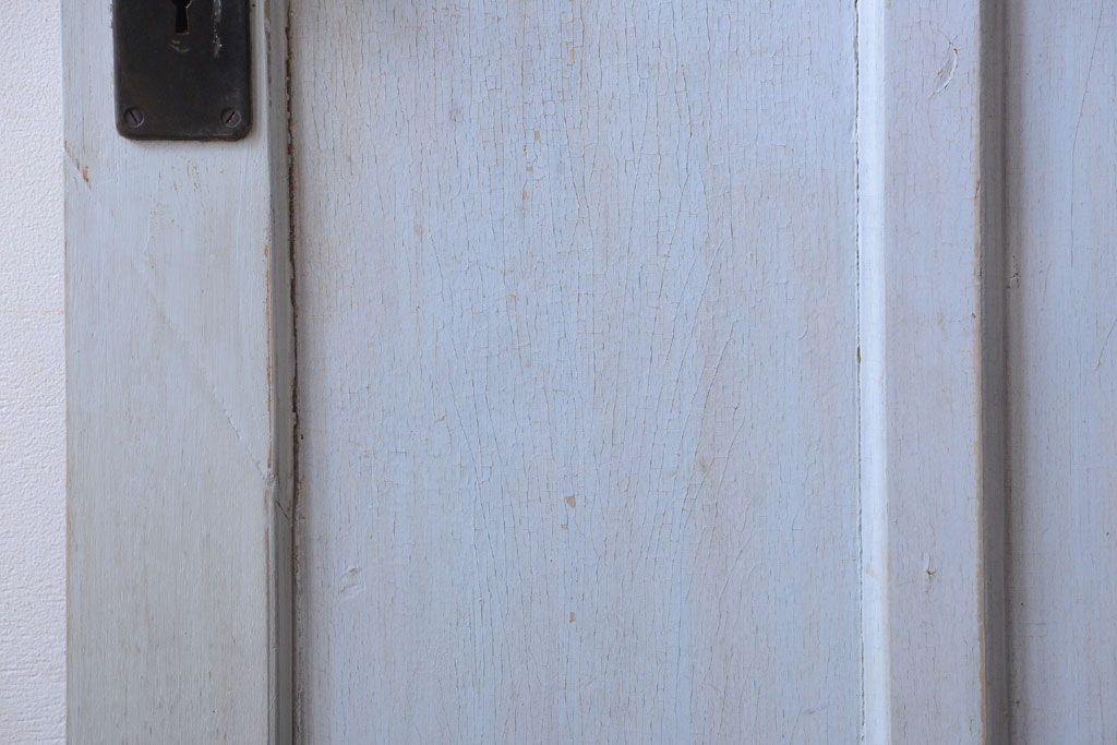 アンティークペイント　古いペンキのレトロなドア