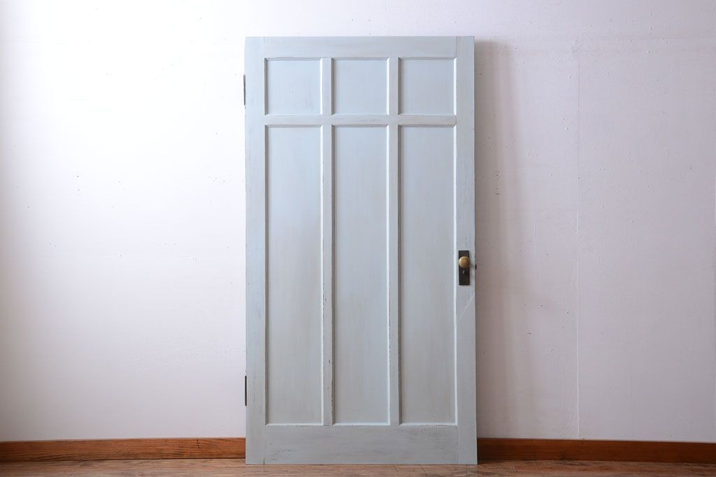 アンティークペイント　古いペンキのレトロなドア