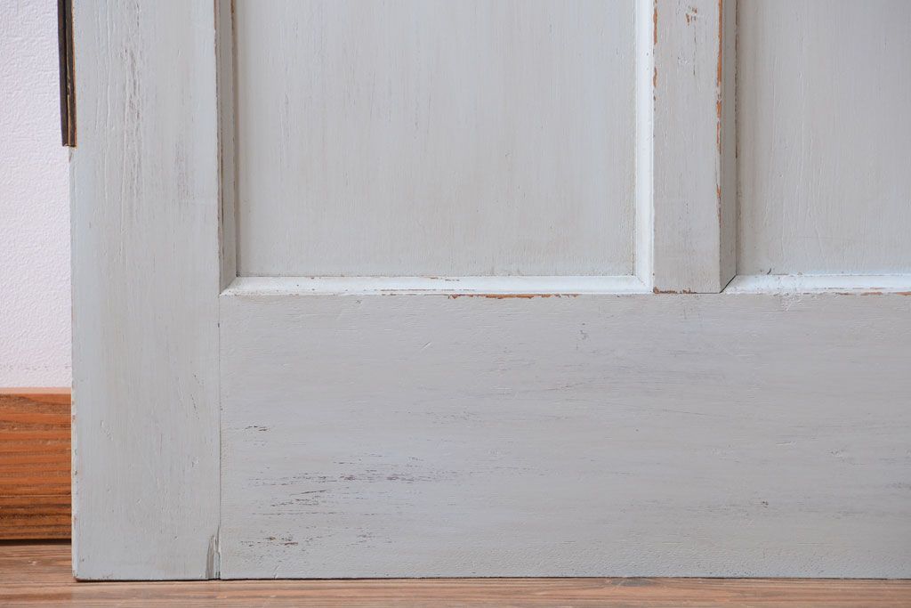 アンティークペイント　古いペンキのレトロなドア