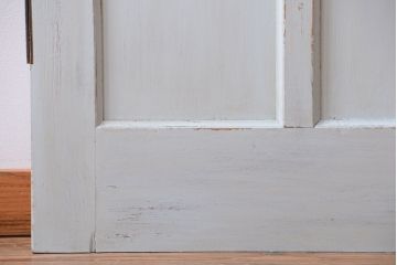 アンティークペイント　古いペンキのレトロなドア