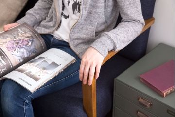 アンティーク家具　和製アンティーク　ナラ材製の上品な3人掛けソファ