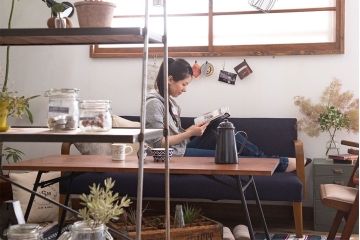 アンティーク家具　和製アンティーク　ナラ材製の上品な3人掛けソファ