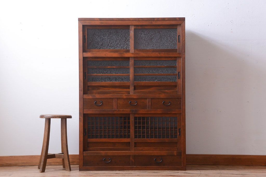 アンティーク家具　和製アンティーク　結霜ガラス入り!古い木製の水屋箪笥(収納棚・食器棚)