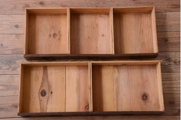 アンティーク家具　和製アンティーク　結霜ガラス入り!古い木製の水屋箪笥(収納棚・食器棚)