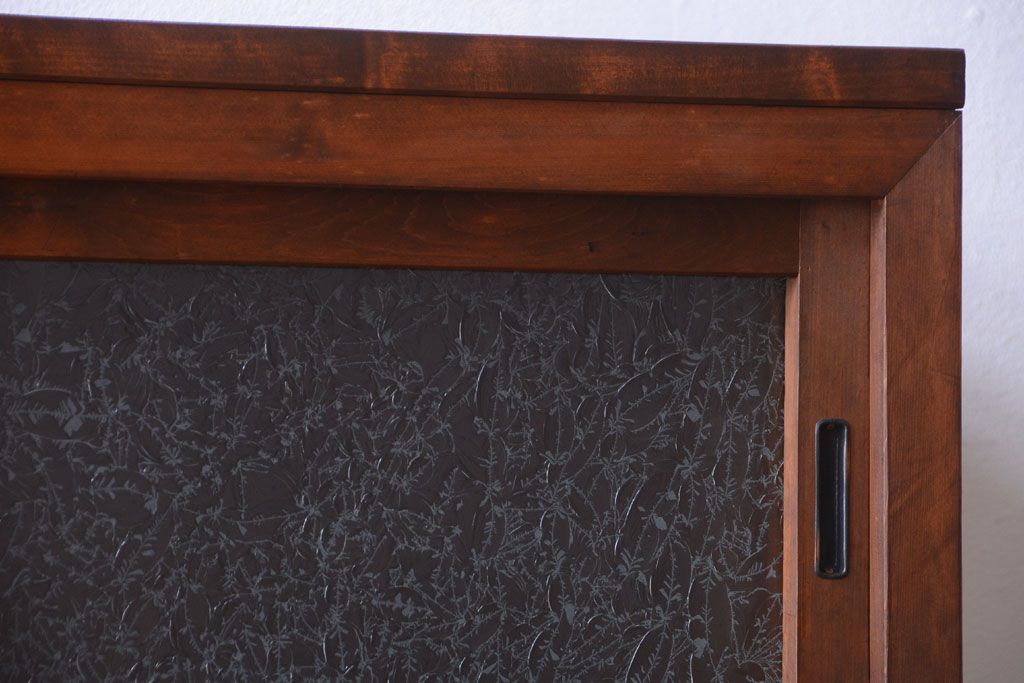 アンティーク家具　和製アンティーク　結霜ガラス入り!古い木製の水屋箪笥(収納棚・食器棚)