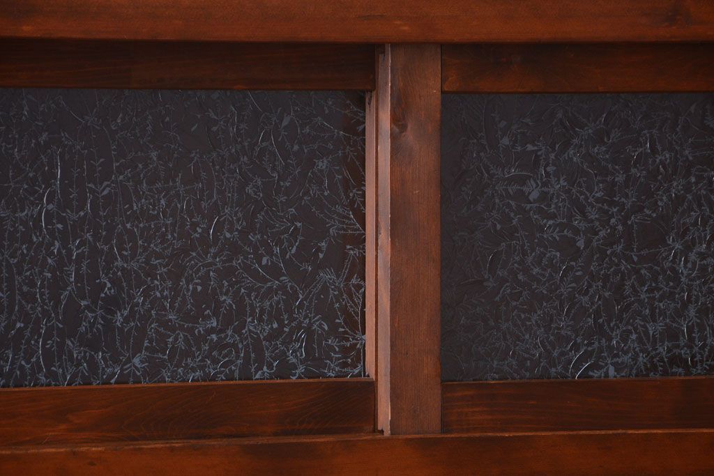 アンティーク家具　和製アンティーク　結霜ガラス入り!古い木製の水屋箪笥(収納棚・食器棚)