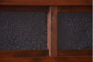 アンティーク家具　和製アンティーク　結霜ガラス入り!古い木製の水屋箪笥(収納棚・食器棚)