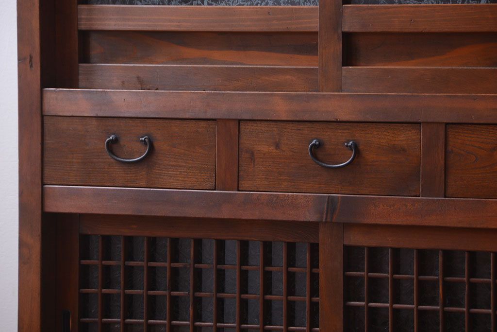 アンティーク家具　和製アンティーク　結霜ガラス入り!古い木製の水屋箪笥(収納棚・食器棚)