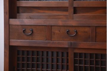 アンティーク家具　和製アンティーク　結霜ガラス入り!古い木製の水屋箪笥(収納棚・食器棚)