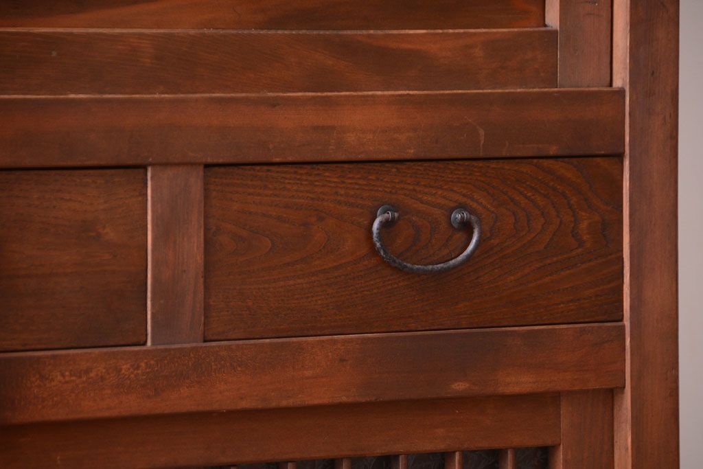 アンティーク家具　和製アンティーク　結霜ガラス入り!古い木製の水屋箪笥(収納棚・食器棚)