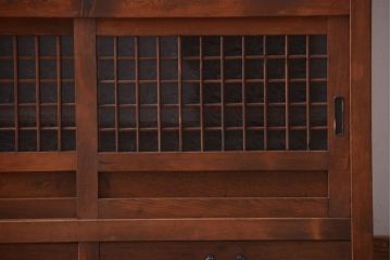 アンティーク家具　和製アンティーク　結霜ガラス入り!古い木製の水屋箪笥(収納棚・食器棚)