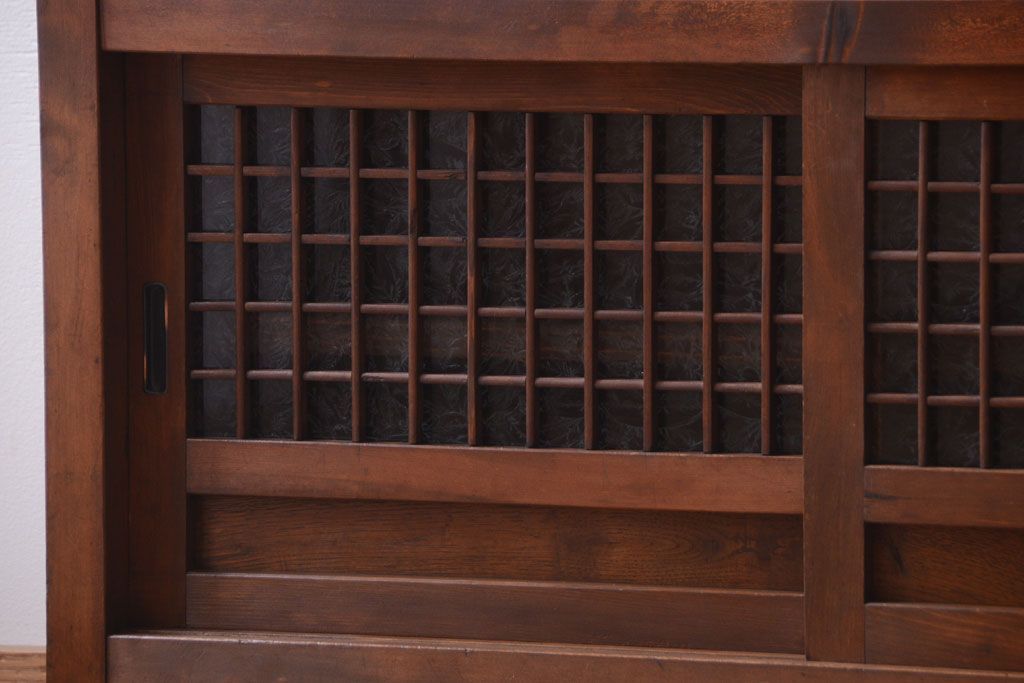 アンティーク家具　和製アンティーク　結霜ガラス入り!古い木製の水屋箪笥(収納棚・食器棚)