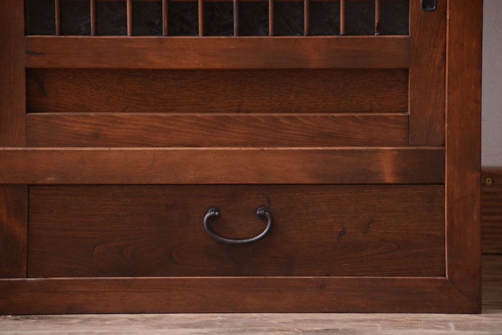 アンティーク家具　和製アンティーク　結霜ガラス入り!古い木製の水屋箪笥(収納棚・食器棚)