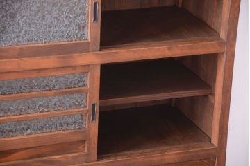 アンティーク家具　和製アンティーク　結霜ガラス入り!古い木製の水屋箪笥(収納棚・食器棚)