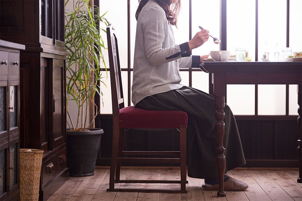 アンティーク家具　大正ロマン　古いナラ材のアンティークチェア(椅子)(2)