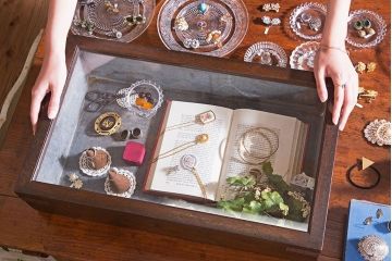 アンティーク雑貨　アンティーク　古い木製のコレクションボックス(ガラスケース)(1)