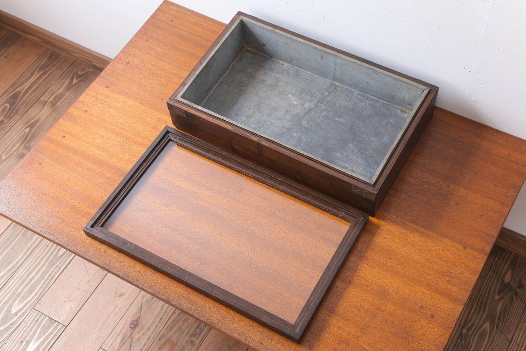 アンティーク雑貨　アンティーク　古い木製のコレクションボックス(ガラスケース)(1)