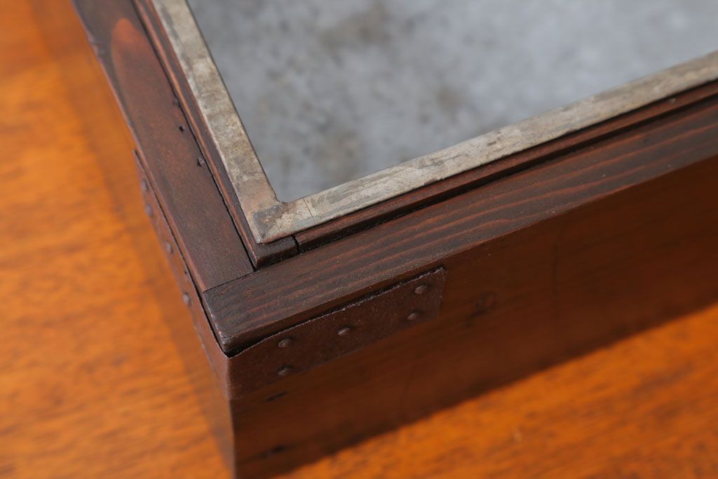 アンティーク家具　アンティーク　古い木製のコレクションボックス(2)