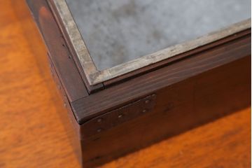 アンティーク家具　アンティーク　古い木製のコレクションボックス(2)