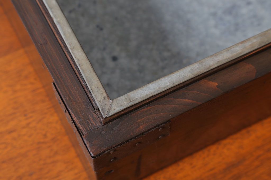 アンティーク家具　アンティーク　古い木製のコレクションボックス(3)